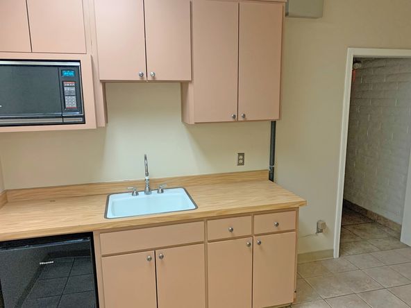 Professional Office Spaces Available in Visalia, CA: 636 W Oak Ave, Visalia, CA 93291